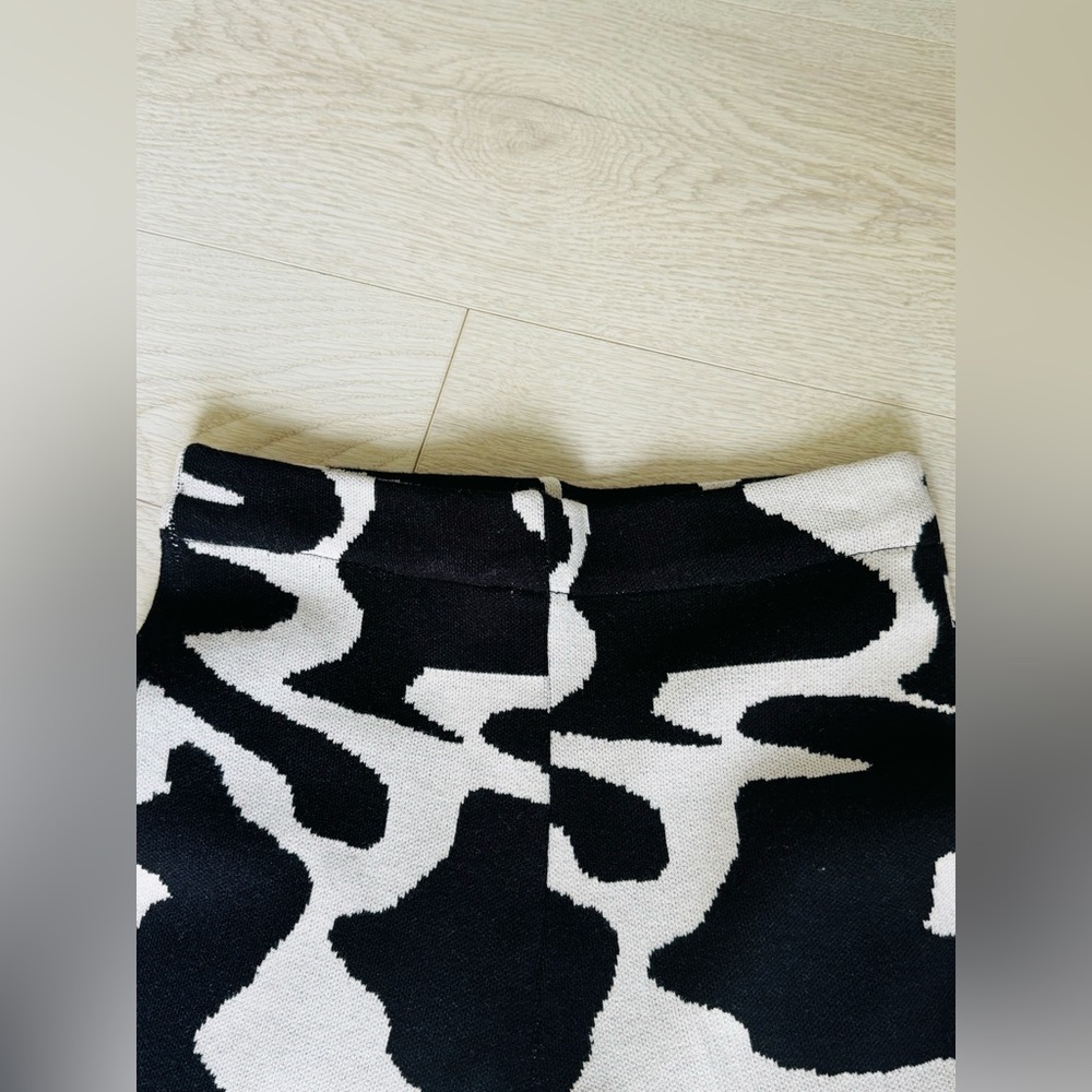 Baevely Cow Print Pants Size Small, Elastic Waist, Ankle Flare Pants Black White - Picture 5 of 11